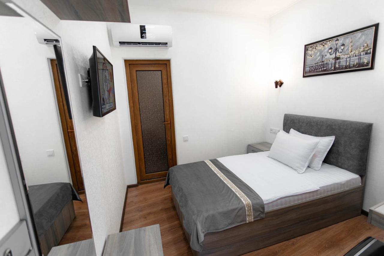 Registon Saroy Hotel Samarkand Exterior photo